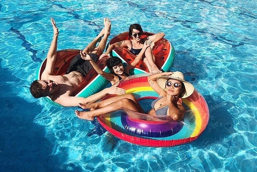 SUNNY LIFE サニーライフ 浮き輪 ドーナツ型 Pool Ring Rainbow